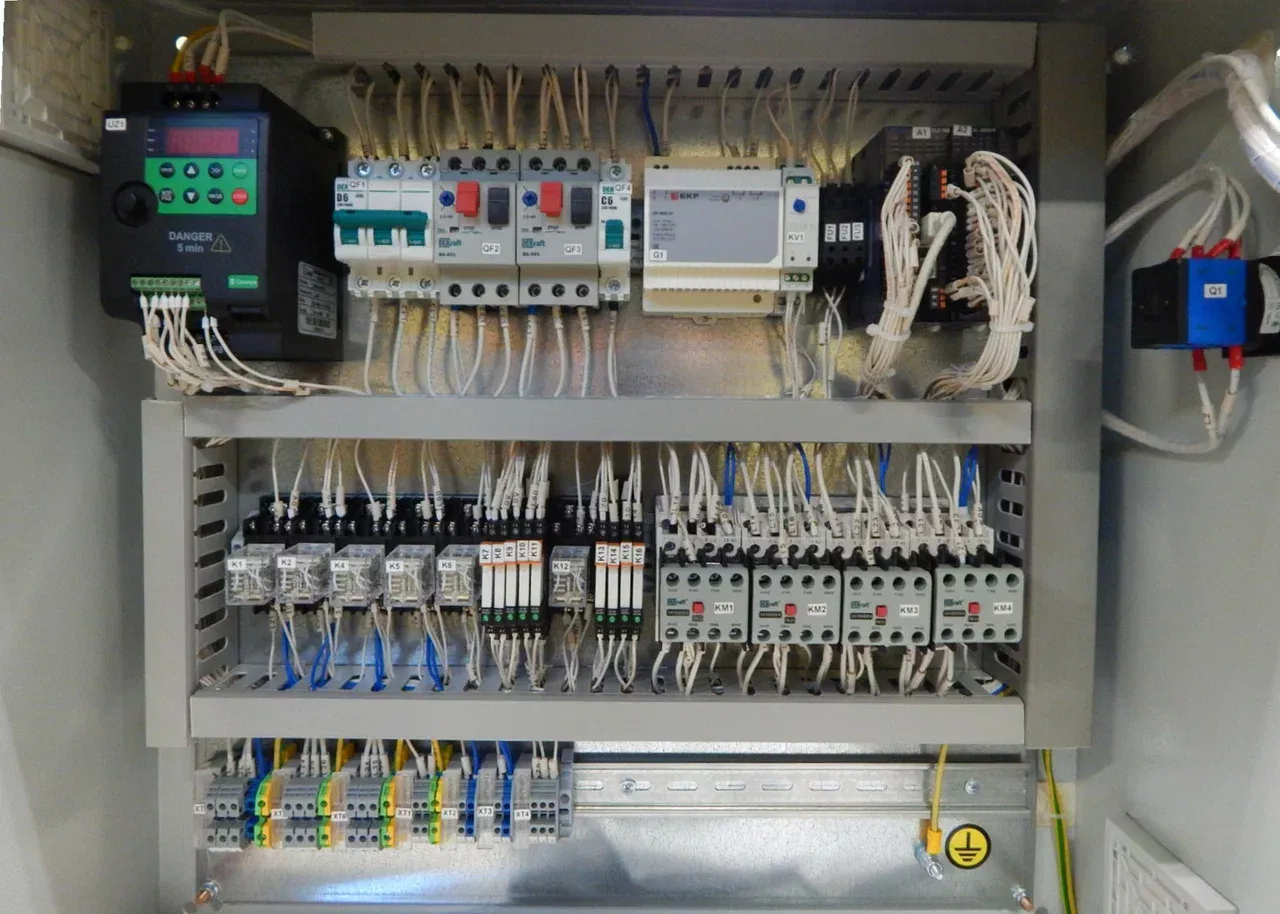 S3RP-2/2-18-54-XP-2D-1PI СИЛИУМ Шкаф управления с ПЧ IP54 4 кВт, 380 В 4 Silium-S3RP-foto3